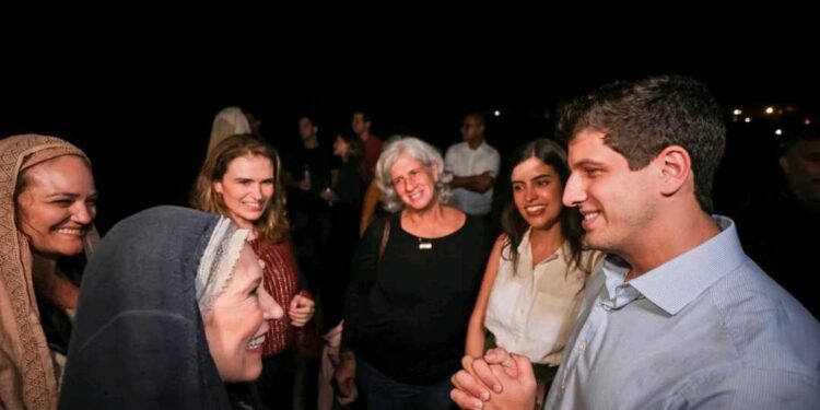 João Campos marca presença na Paixão de Cristo de Nova Jerusalém