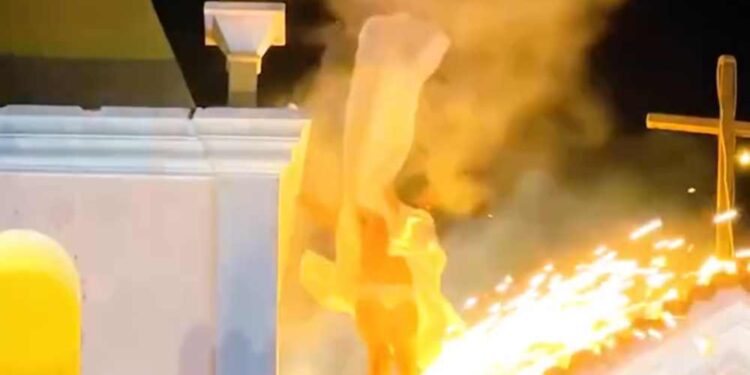 Encenação da Paixão de Cristo no RJ quase acaba em tragédia