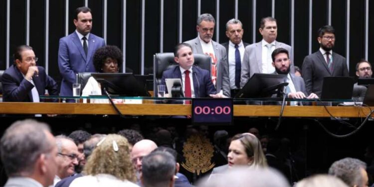 Câmara dos Deputados aprova PEC para o fim da escala 6x1