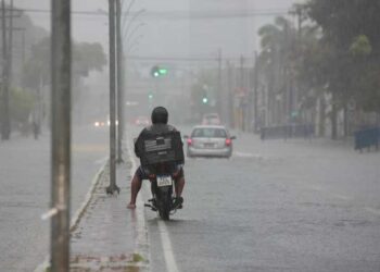Chuvas recentes causaram transtornos pelo Grande Recife