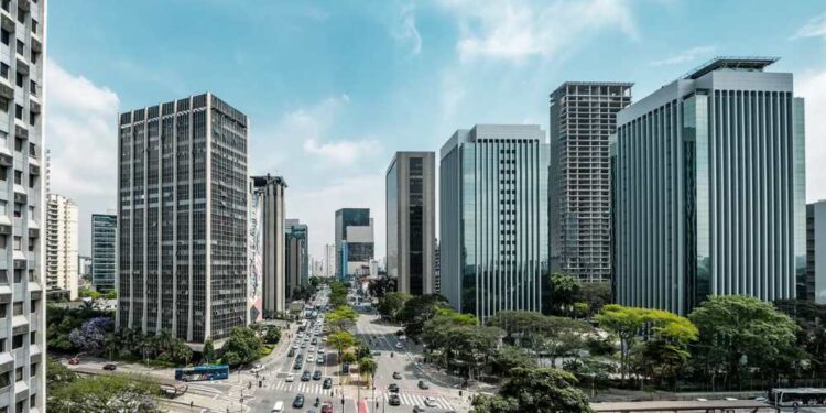 Operação contra o PCC cumpre mandados em fundos que movimentaram milhões
