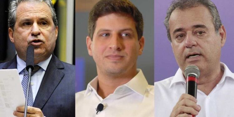 O ex-deputado Tadeu Alencar, João Campos e Danilo Cabral