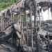 Veículo ficou todo danificado após o incêndio