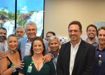 Caroline e Caiado participam de evento em hospital administrado pelo Imed