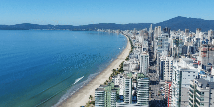 A faixa de areia deve ganhar de 20 a 60 metros de largura, conforme o trecho
