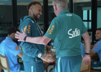 Neymar não foi ao gramado no primeiro treino da seleção na Granja Comary