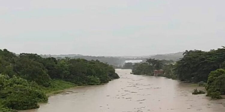 Rio Capibaribe, em São Lourenço da Mata (Reprodução: @tuviuslmpe via Instagram)