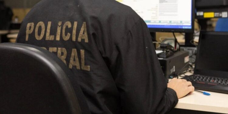 A delegada tinha papel relevante no fornecimento de informações sigilosas ao grupo criminoso