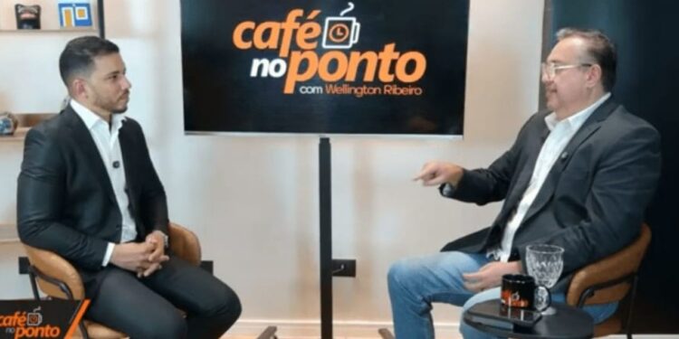 O presidente estadual do Avante, Sebastião Oliveira (à dir.), em entrevista ao  Blog Ponto de Vista.