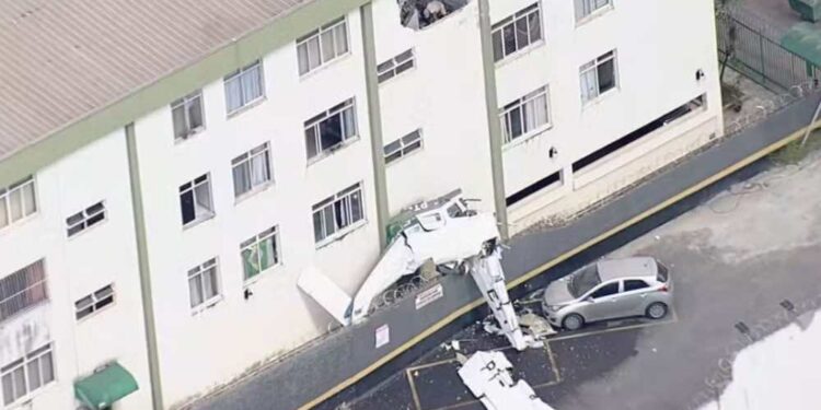 Avião caiu em prédio em Belo Horizonte
