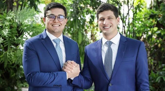 O prefeito Victor Marques e o ex-prefeito João Campos (PSB) (esq. p/ dir.)
