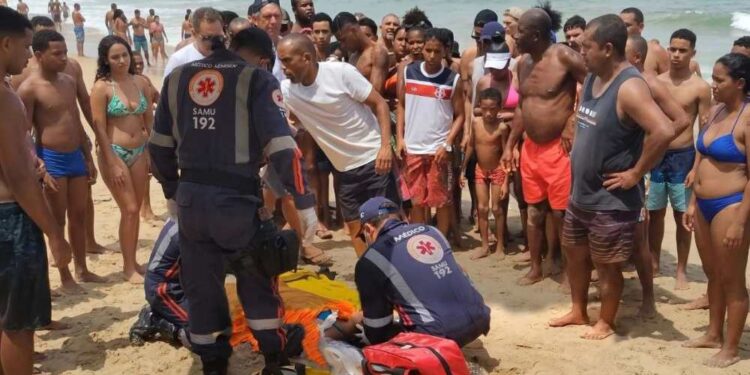 Menino de 11 anos e jovem de 19 anos se recuperam após ataques de tubarão