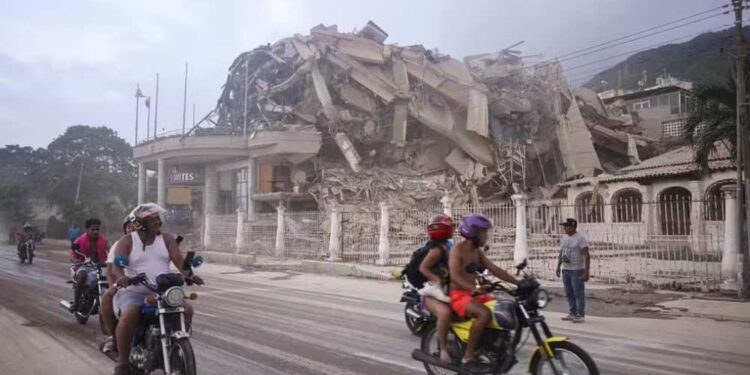 Forte terremoto atinge a Venezuela e deixa centenas de mortos