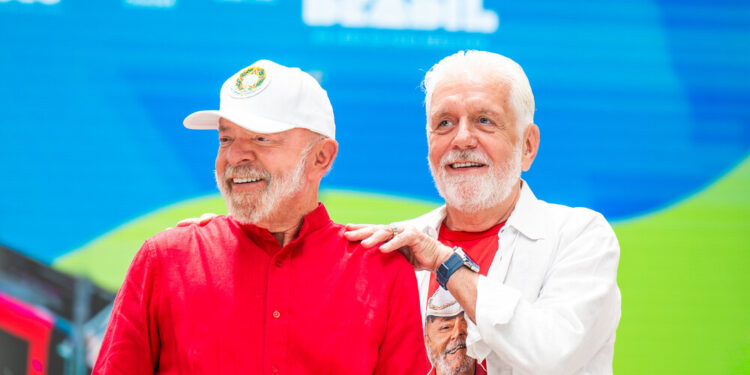O presidente Lula (PT) e o Líder do governo no Senado, Jaques Wagner (PT-BA) (esq. p/ dir.)