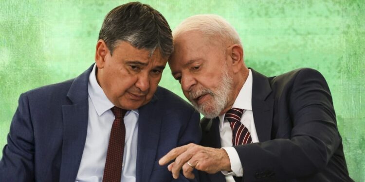 O ministro do Desenvolvimento Social, Wellington Dias; e o presidente Lula (PT). Foto: Marcelo Camargo/Agência Brasil