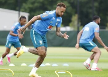 O jogo de hoje pode promover a estreia de Neymar no Mundial. Foto: Rafael Ribeiro/CBF