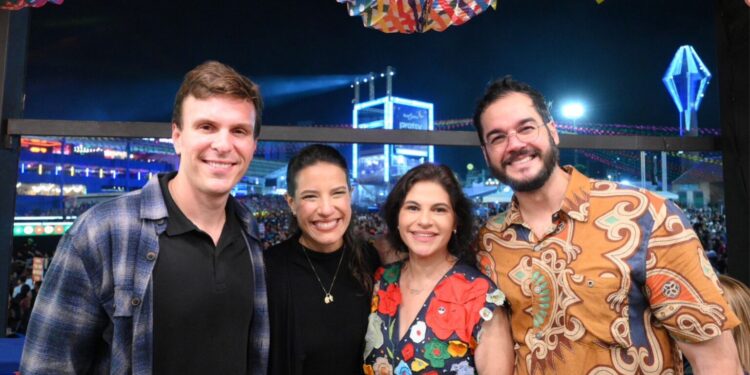Miguel Coelho, Raquel Lyra, Priscila Krause e Túlio Gadêlha (Da esq. p/ Dir.) Foto: Sérgio Figueiredo