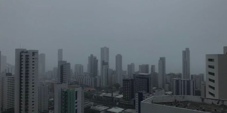 Aviso emitido pela Apac é válido até a noite da quarta-feira (3). Perspectiva é de pancadas acima de 50 mm.