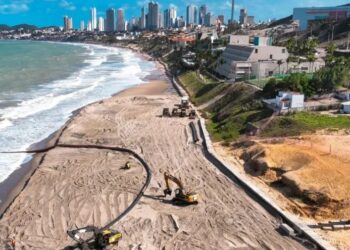 Obras de alargamento da praia de Ponta Negra realizadas em 2024