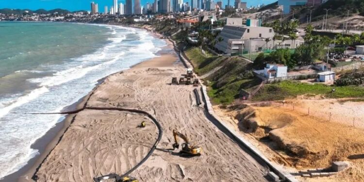 Obras de alargamento da praia de Ponta Negra realizadas em 2024