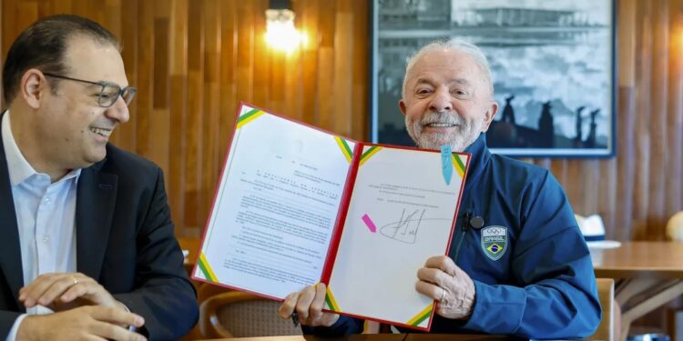Presidente Lula da Silva (PT), com o ministro dos Transporte, George Santoro