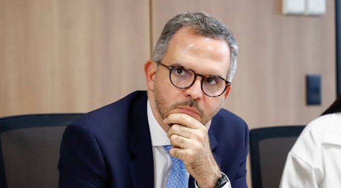 O ministro de Portos e Aeroportos, Tomé Franca