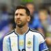 Lionel Messi durante a entrada em campo para a partida contra a Áustria