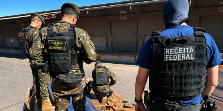 Policiais acusam auditores da Receita de "usurpação de função"