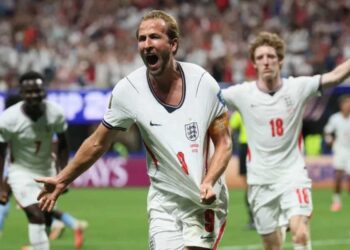 Inglaterra reverte desvantagem e vence Congo