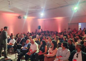 Phelipe Siani em palestra durante o Seminário Facto 2026