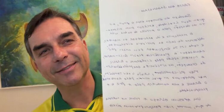 Moraes decidiu suspender por 90 dias o direito de visita de Flávio a Bolsonaro
