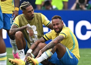 Neymar desaba e chora após eliminação do Brasil para Noruega