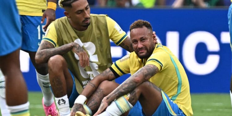 Neymar desaba e chora após eliminação do Brasil para Noruega