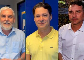 O vereador de Caruaru, Silvio Nascimento (PL); o presidente do PL-PE, Anderson Ferreira; e o senador, Flávio Bolsonaro (PL-RJ).