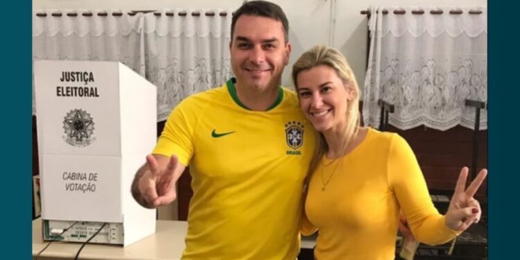 O senador Flávio Bolsonaro (PL-RJ) e sua esposa Fernanda Bolsonaro. Foto: Reprodução