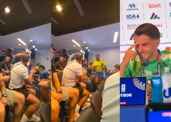 Marcelo Courrege discute com outro jornalista; e Brahim Díaz, da seleção de Marrocos, ri da situação. Foto: Reprodução.