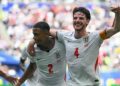 Konsa fez seu gol em cobrança de escanteio de Rice