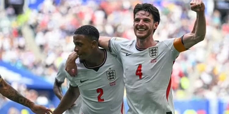Konsa fez seu gol em cobrança de escanteio de Rice