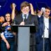 O presidente argentino, Javier Milei, durante a convenção que confirmou Flávio Bolsonaro como candidato à presidência