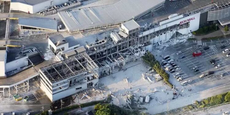 Imagem aérea mostra o shopping Aeon Mall em Kashima, em Kumamoto,