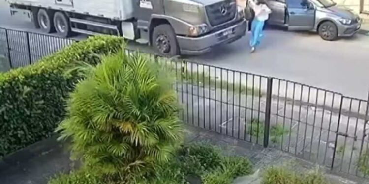 Mulher é atropelada por caminhão ao fugir de assalto na Imbiribeira, na Zona Sul do Recife