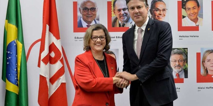Teresa Leitão, líder do Governo, e Camilo Santana, novo líder do PT no Senado