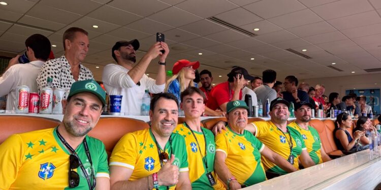 Raul Tasca reuniu três gerações da família para ver noruegueses x ingleses