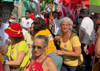 João iniciou a atividade acompanhado de integrantes de sua chapa e aliados políticos