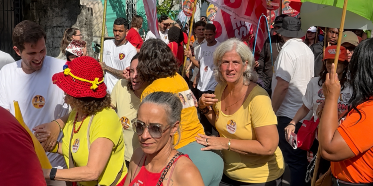 João iniciou a atividade acompanhado de integrantes de sua chapa e aliados políticos