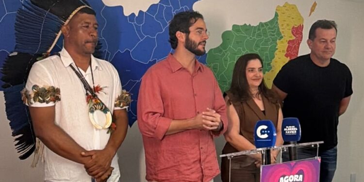 Túlio Gadêlha anuncia Dulci Amorim e cacique Marcelo Parakaraku como suplentes ao Senado
