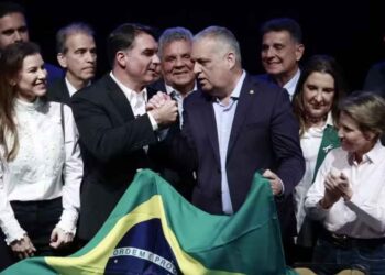 Viagem de Flávio Bolsonaro (PL) e vice, Alfredo Gaspar (PL), será em Alagoas