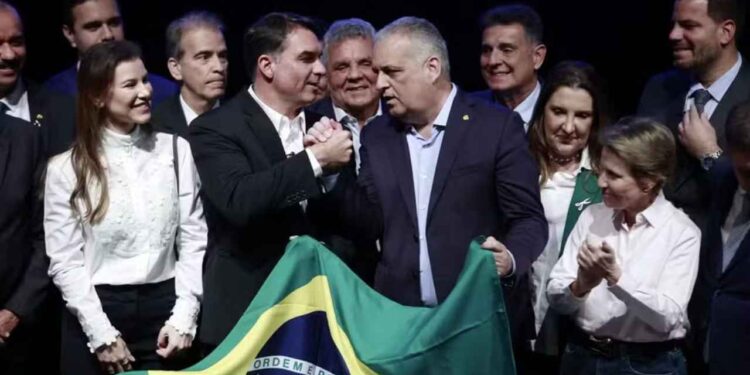 Viagem de Flávio Bolsonaro (PL) e vice, Alfredo Gaspar (PL), será em Alagoas