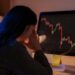 A vítima foi enganada por criminosos que se passaram por especialistas em investimentos e a convenceram a realizar sucessivas transferências financeiras
