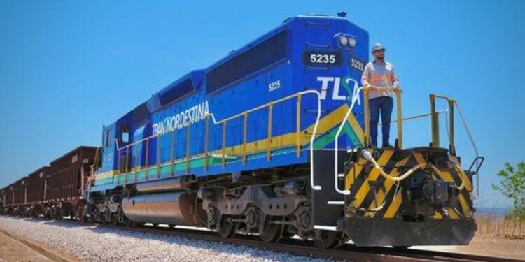 Durante a entrevista, Raquel Lyra (PSD) ressaltou a relevância da Ferrovia Transnordestina